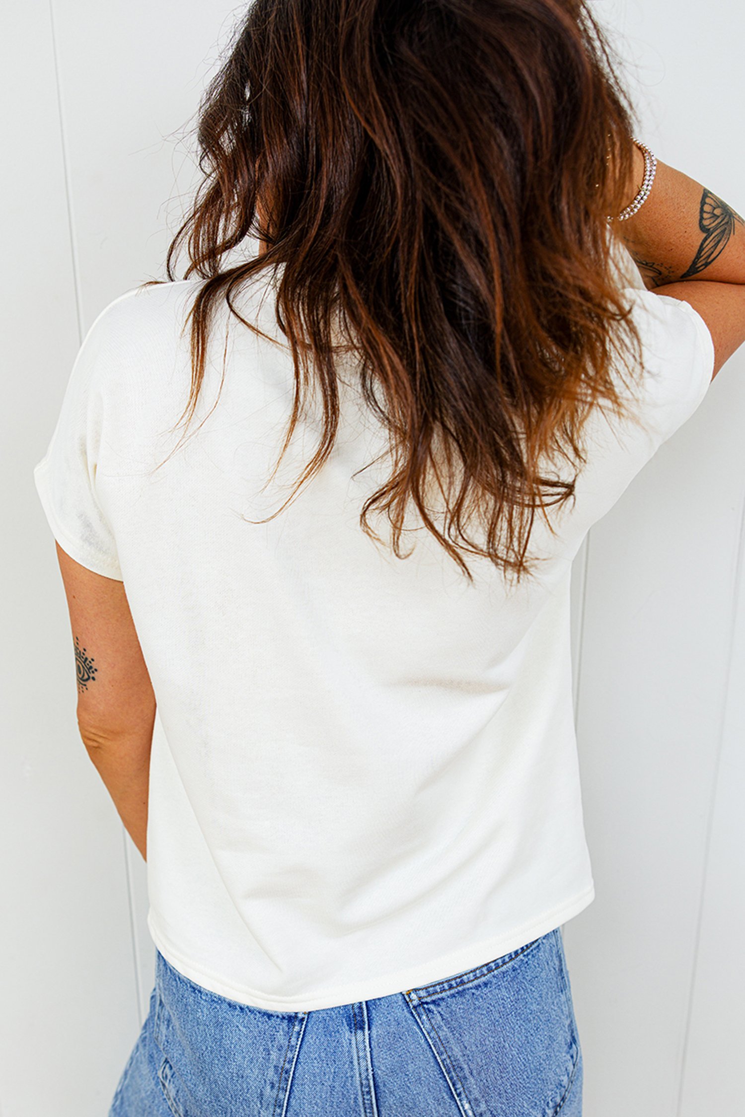 White Plus Size Leopard Bow Embroidered Patch Casual T Shirt - Image 2