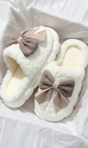 White Contrast Bowknot Applique Plush Winter Slippers (Colors May Differ by Batch)